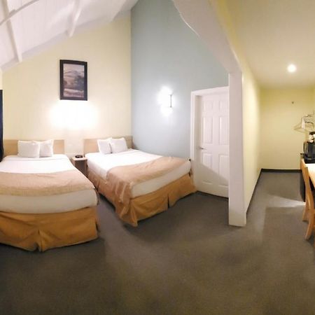 Travelodge By Wyndham Fairfield/Napa Valley Экстерьер фото