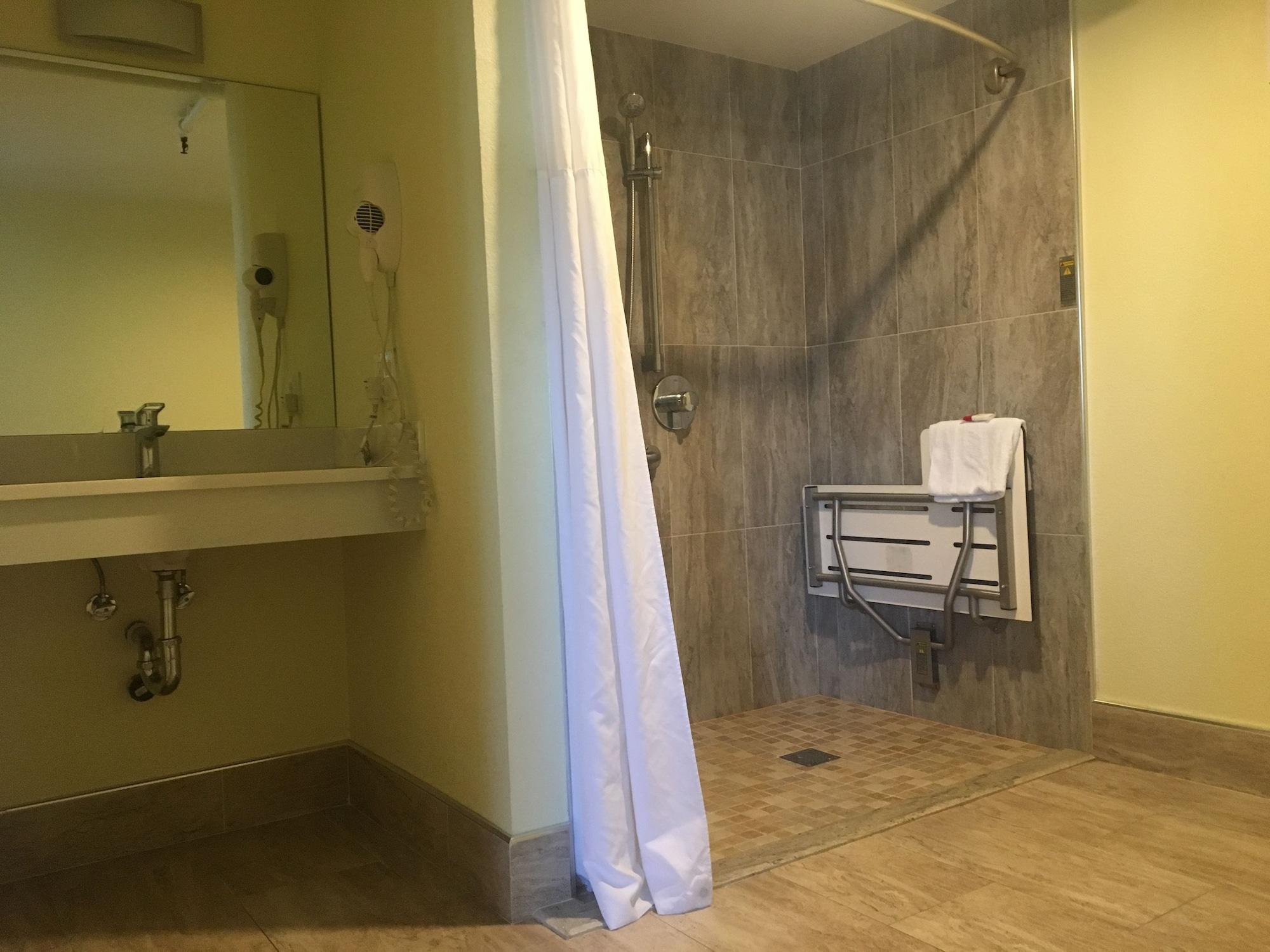 Travelodge By Wyndham Fairfield/Napa Valley Экстерьер фото