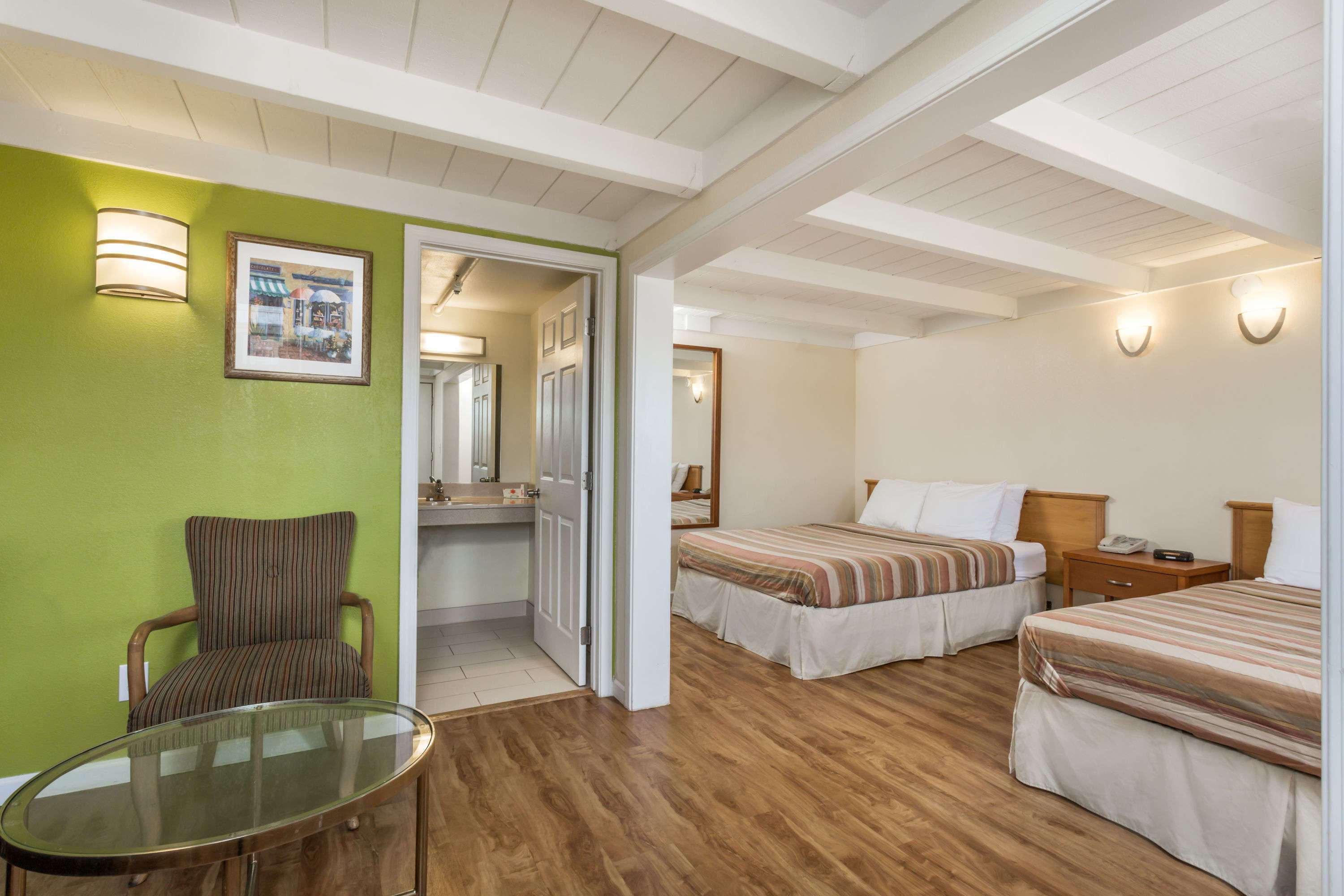 Travelodge By Wyndham Fairfield/Napa Valley Экстерьер фото